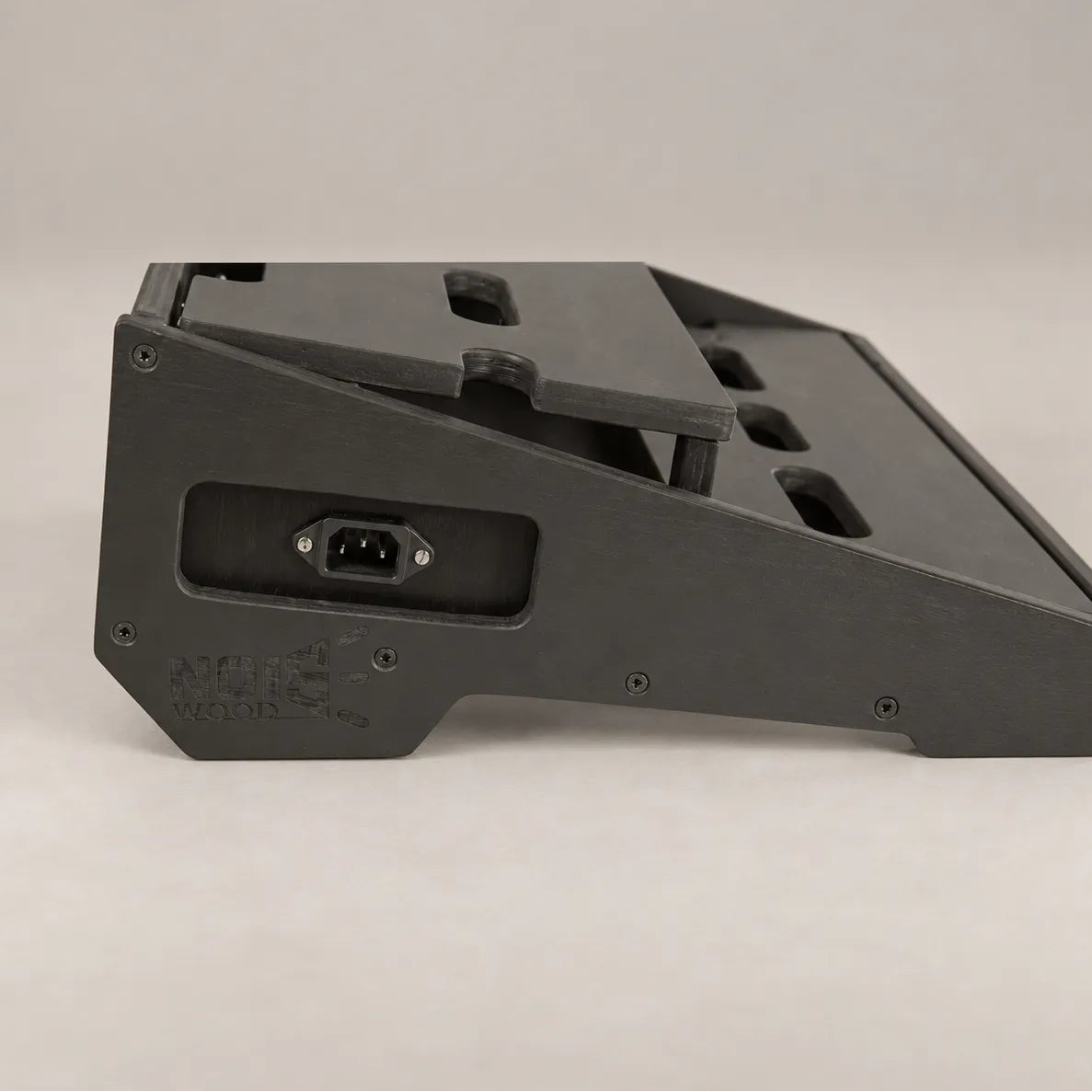Integrated 230V power inlet in the wooden side panel of a Core D340/450 Stealth Black pedalboard
